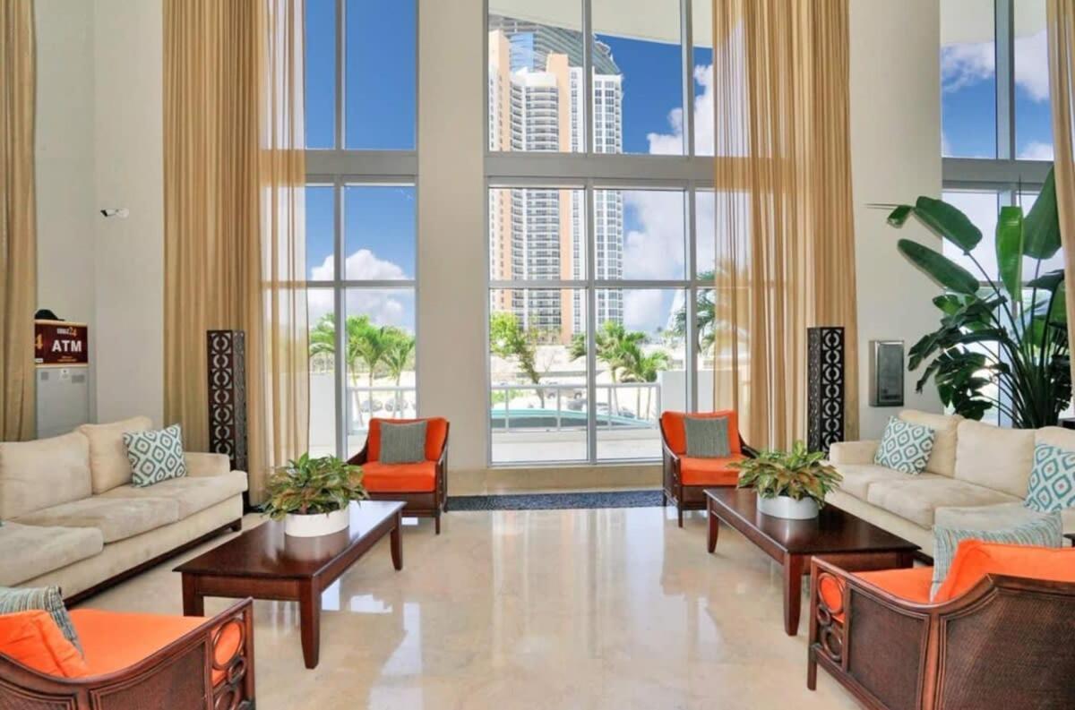 Apartment Beachfront Pool Ocean View Balcony *